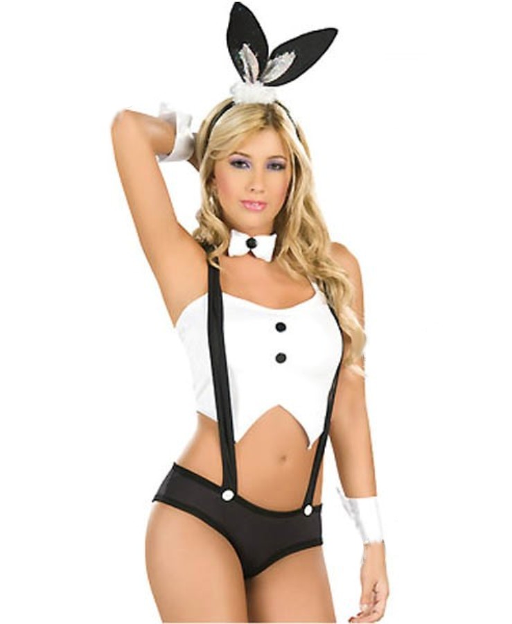 Девушка в костюме Пасхального кролика разрешает кончить внутрь